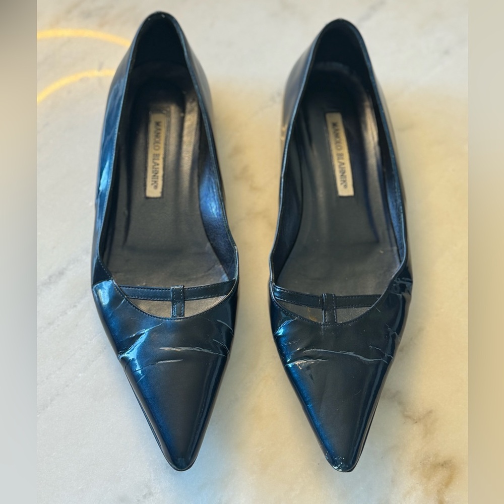 Manolo Blahnik Navy metallic flat size 9 1/2 (40 1/2) pointed toe